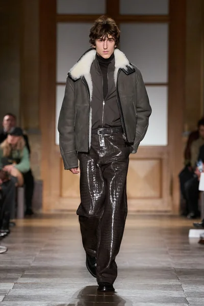 Look 14